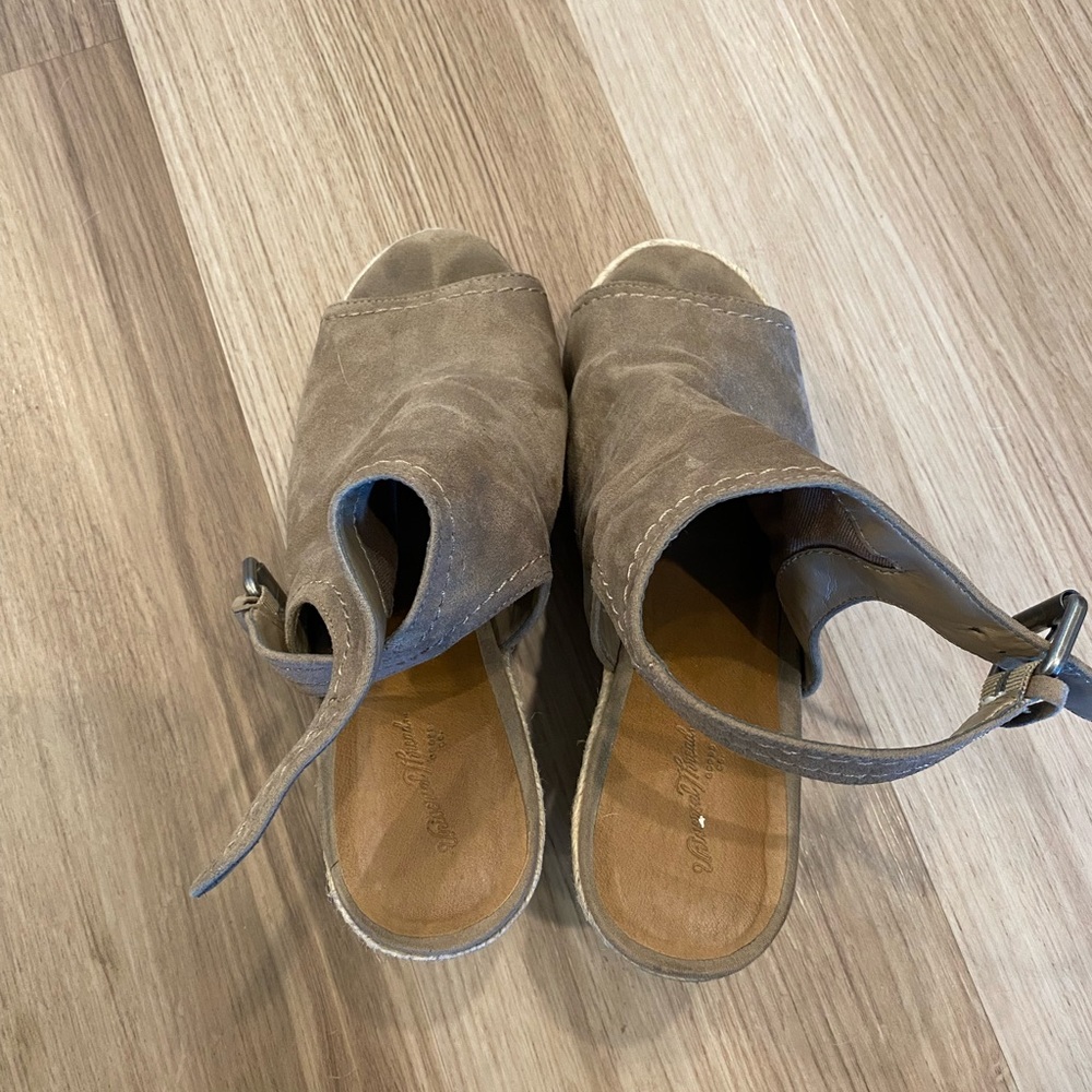 Platform sandals - Picture 2 of 5